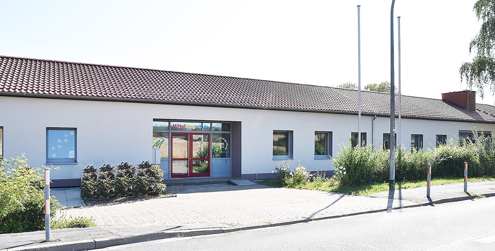 Schuleingang Petra 3